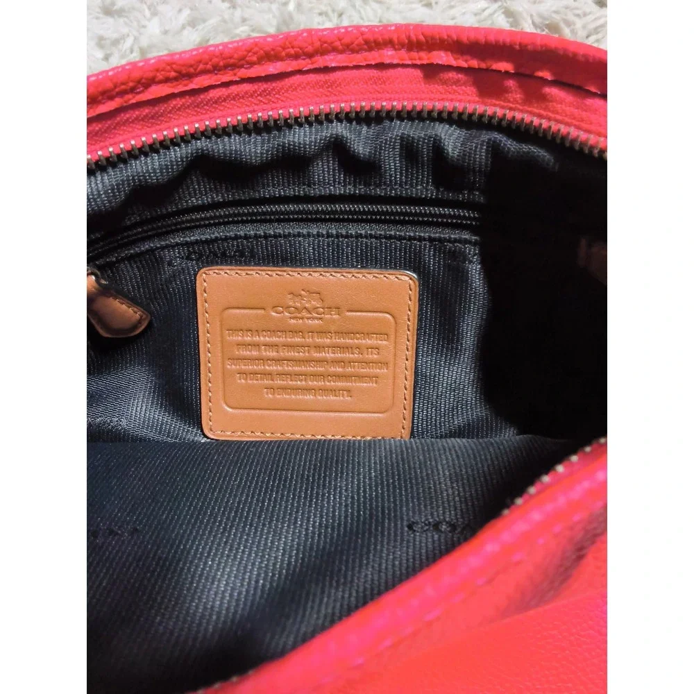 62.Coach Neon Pink Pebbled Leather Crossbody Bag Silver Horse Carriage Logo
